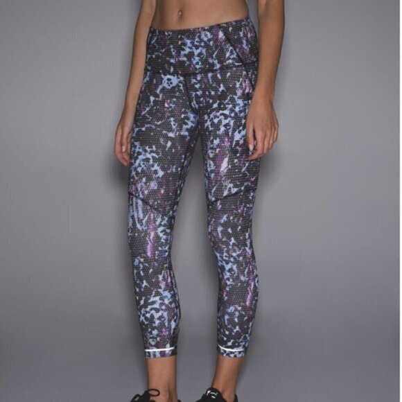 lululemon All Sport Crop Floral Sport Tranquil Blue Multi legging - Picture 1 of 10